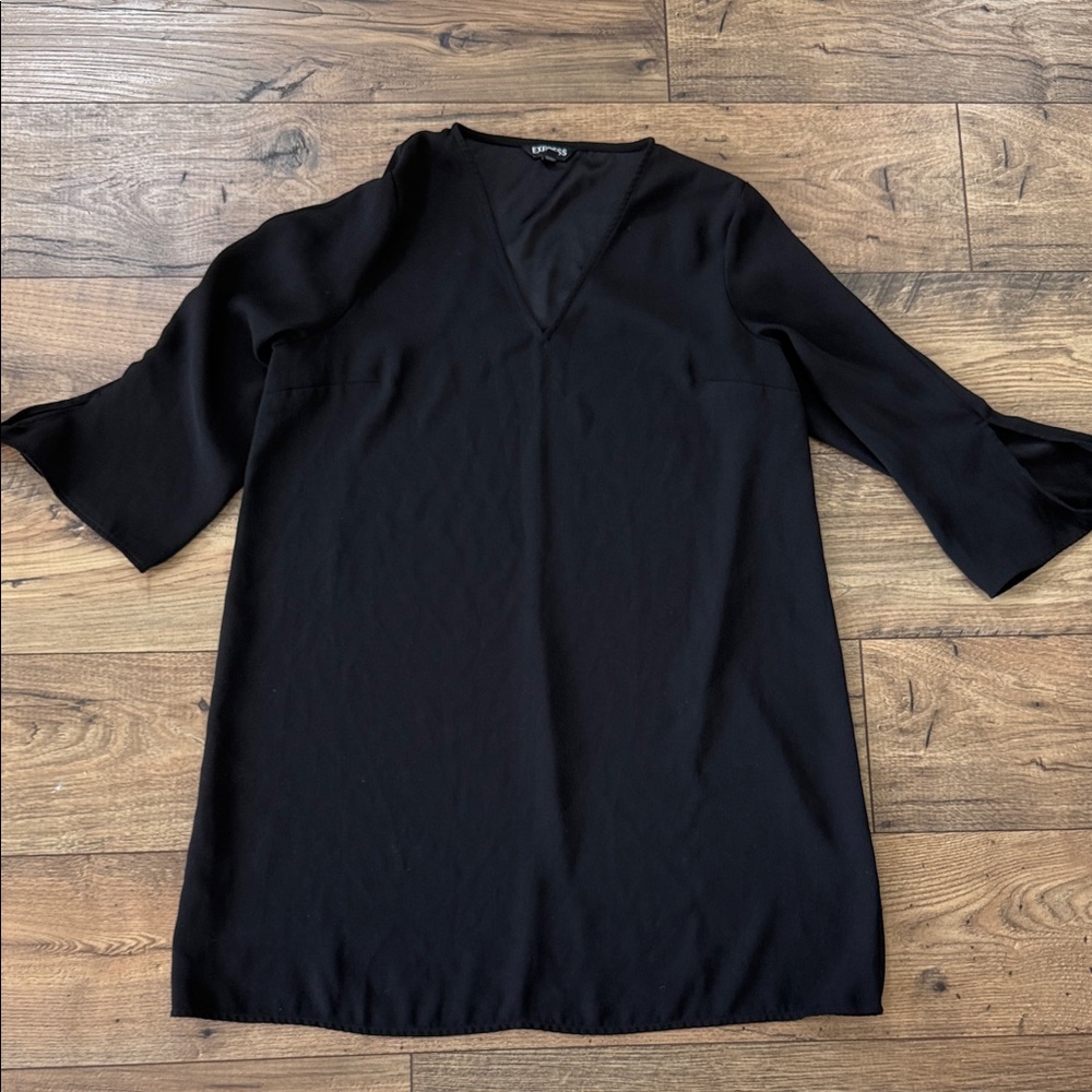Express Black V-Neck Shift Dress